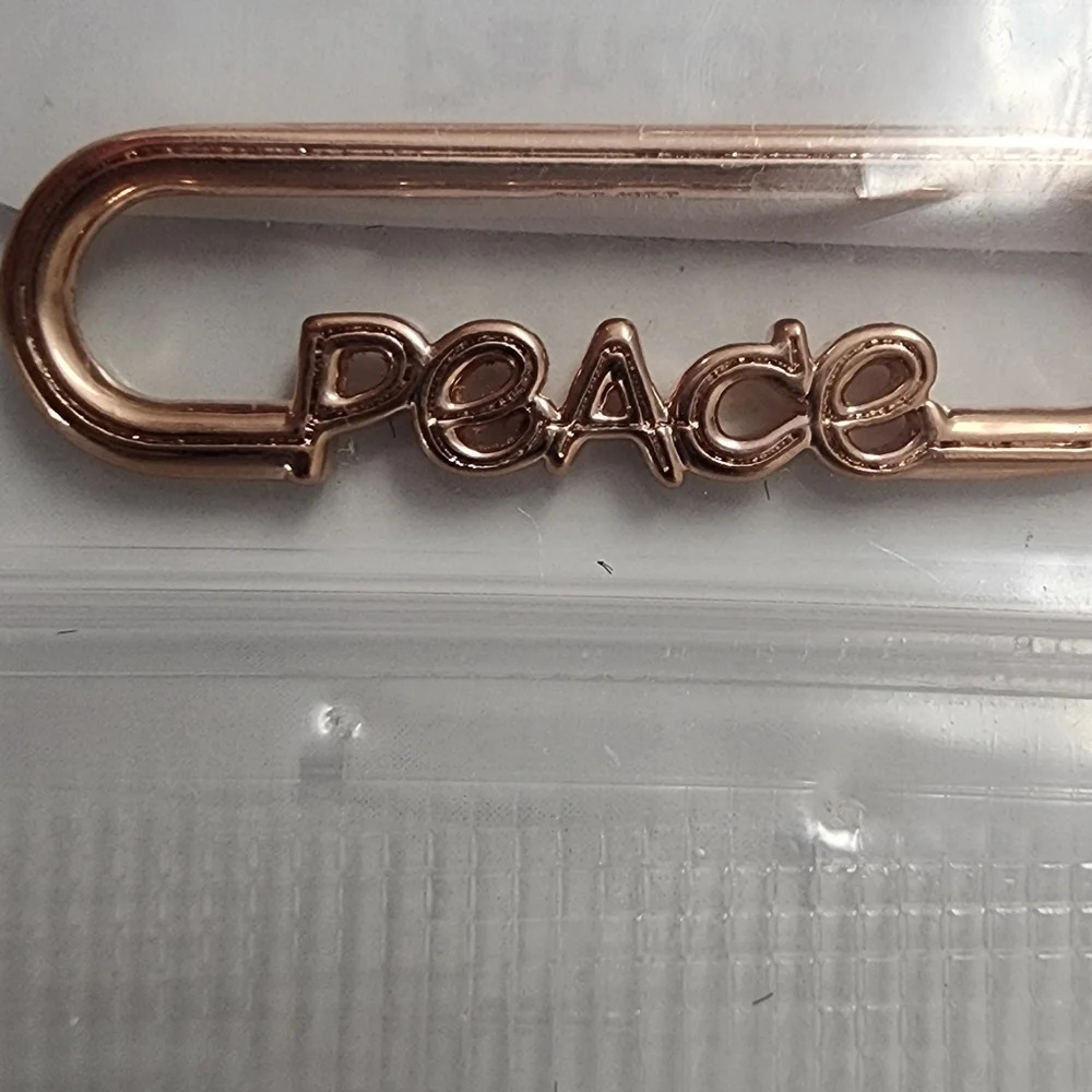 Pandora ME Styling Peace Word Link